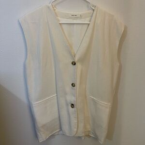 MOD REF | White Sleeveless Button-Up Vest